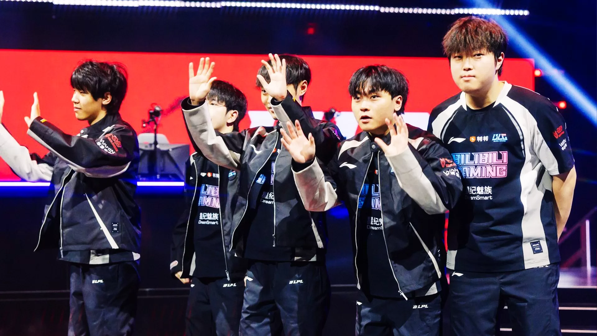 MSI 2025 Ngày 3: T1 suýt thua CFO, BLG đè bẹp KOI